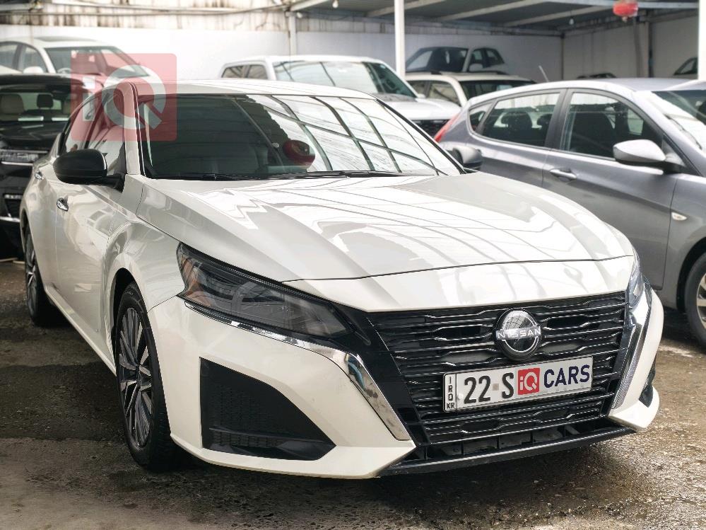 نيسان ألتيما